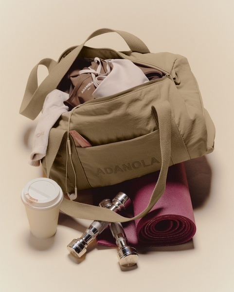 gym duffel bag, sports bag, workout bag, training bag, canvas duffel, product demo, minimalist, flat lay, calm, trustworthy, neutral